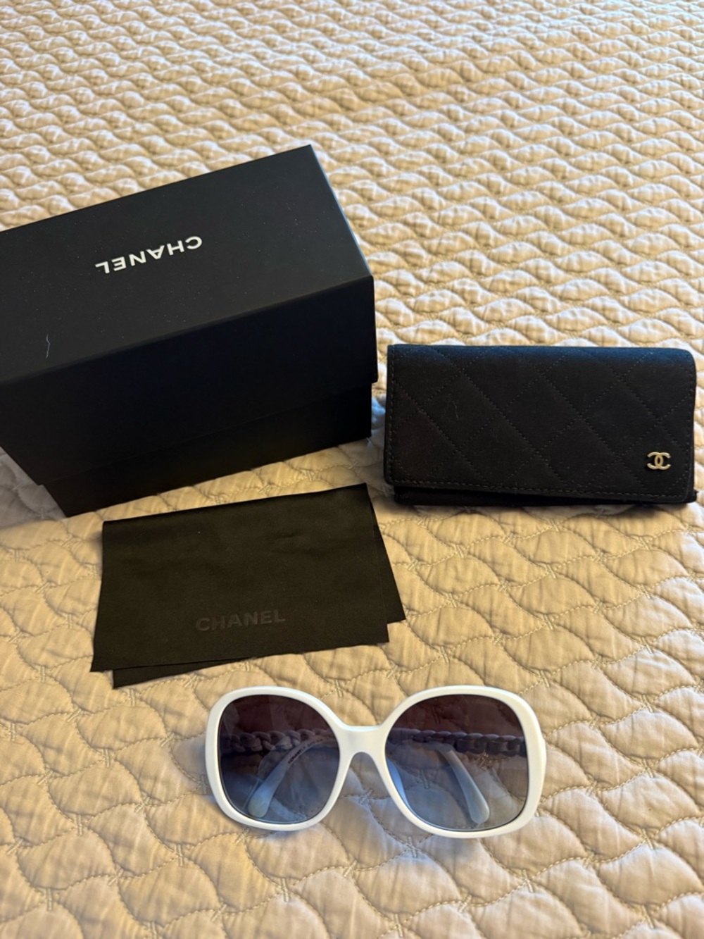 CHANEL White Oversized Square Sunglasses with Dark Gradient Lenses - Picture 5 of 11